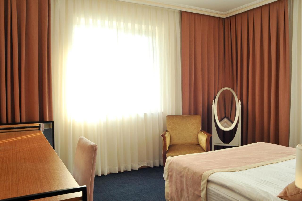 Hotel Lion 3*